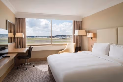 Superior Runway View Room, Guest room, 1 Queen