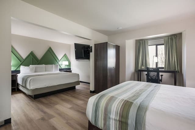 Deluxe Room, 1 King & 1 Queen