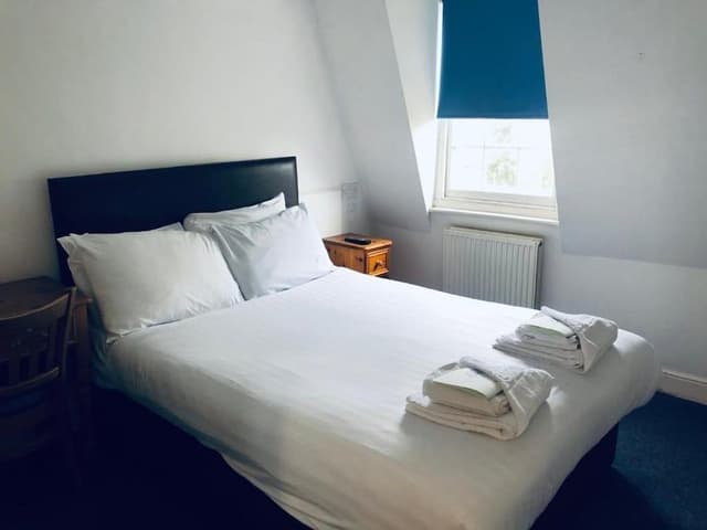 Double Room, Ensuite (Small)