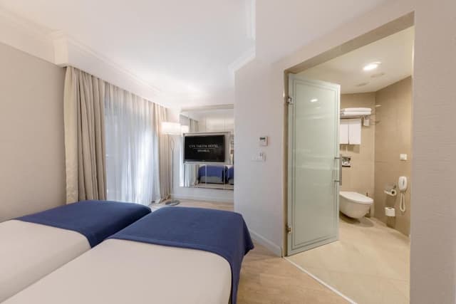 Connecting Room (Family Room)