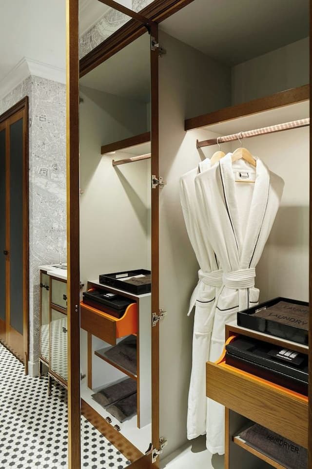Room, 1 King Bed (View)