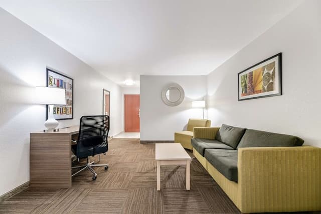 Suite, 1 King Bed, Non Smoking