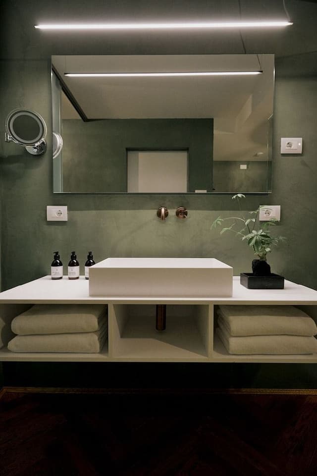 Design Studio Suite, 1 King Bed, Garden Area