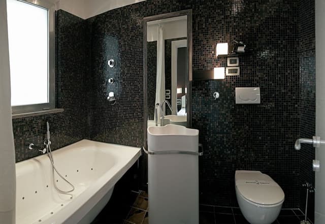 Suite, Balcony
