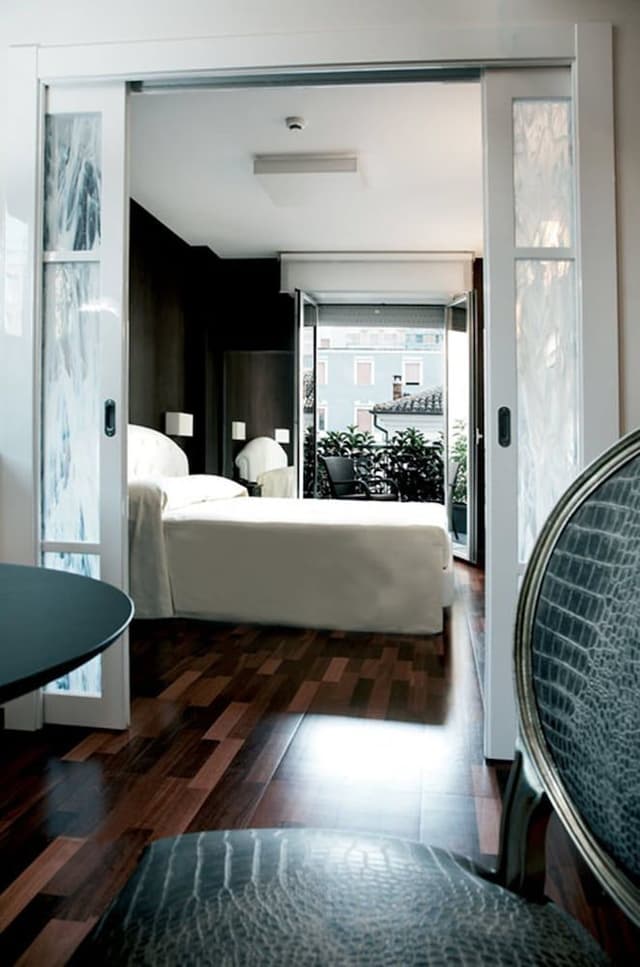 Suite, Balcony