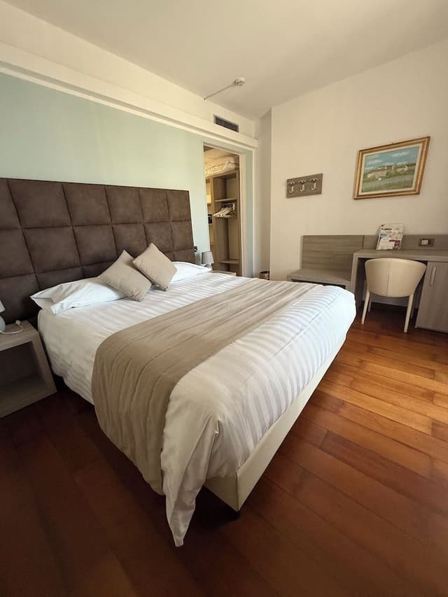 Double Room, Hill View