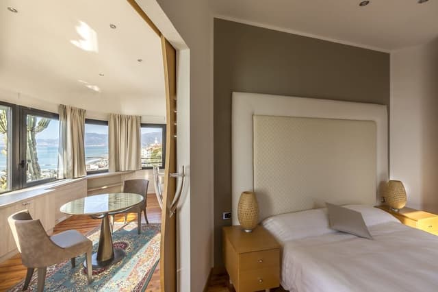 Suite, Sea View