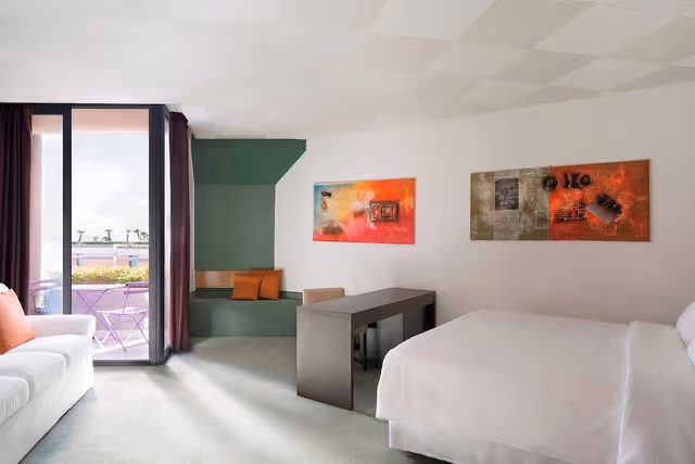 Deluxe Room, 1 King Bed, Balcony, Sea View
