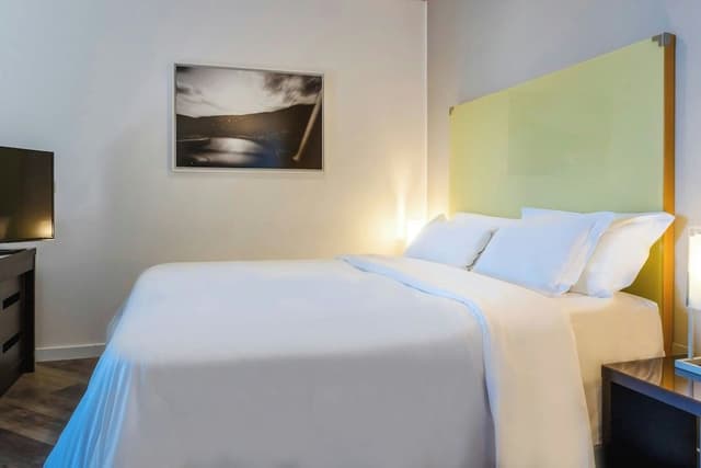 Deluxe Room, 1 King Bed, Balcony, Sea View