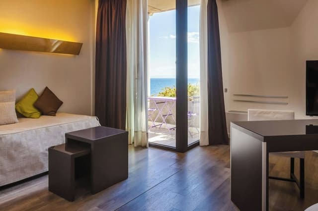 Deluxe Room, 1 King Bed, Balcony, Sea View