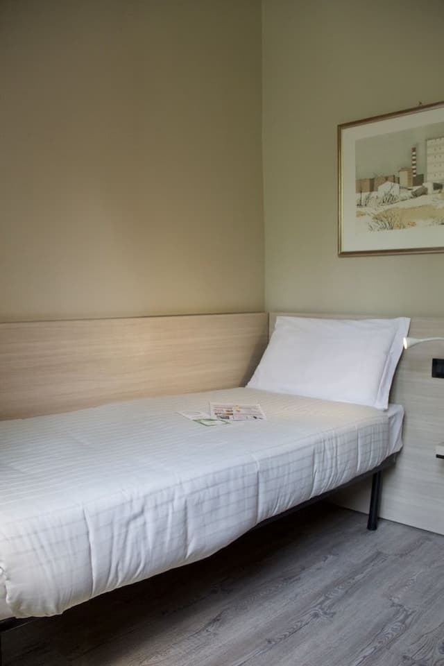 Single Room (1 single bed)