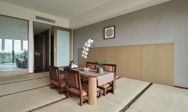 Premier Japanese Style Mountain View