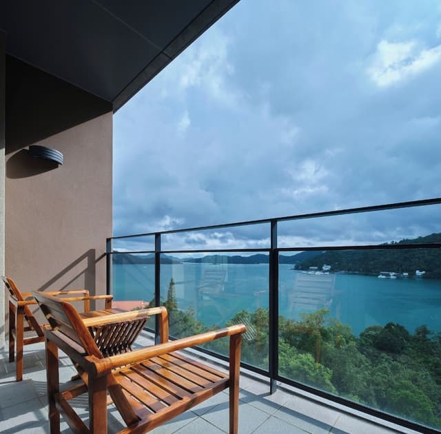 Classic Family Lake View