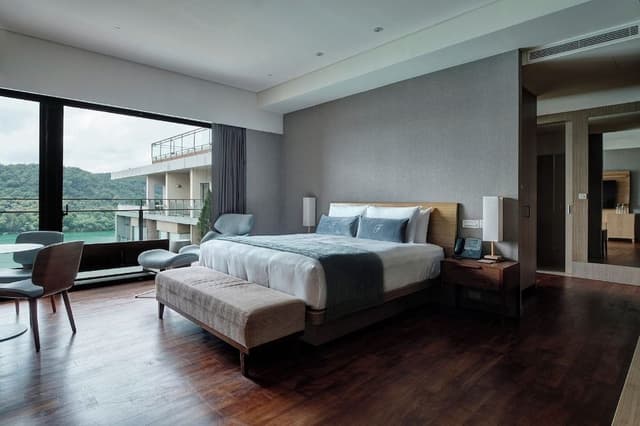 Deluxe Suite Lake View