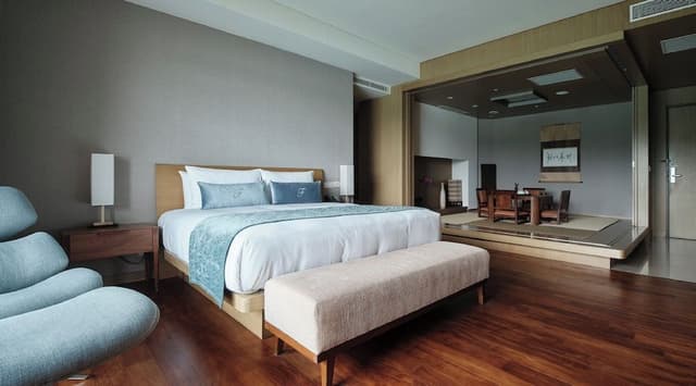 Deluxe Suite Lake View