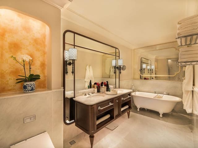 Heritage wing, Somerset Maugham Suite with Metropole Privileges and Benefits, King Bed
