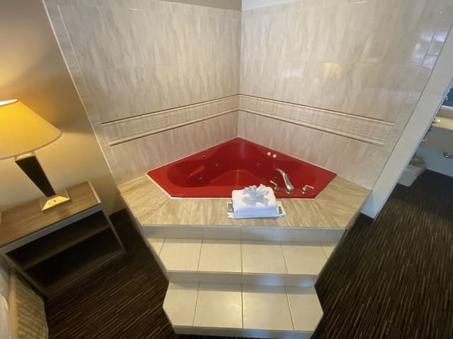 Honeymoon Suite, 1 King Bed, Smoking, Hot Tub