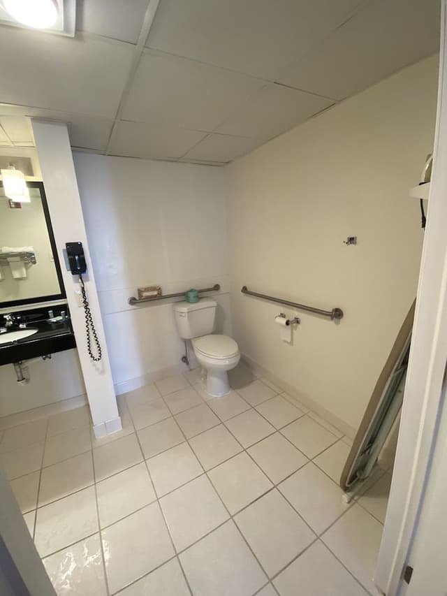 Basic Room, 1 Queen Bed, Accessible, Non Smoking