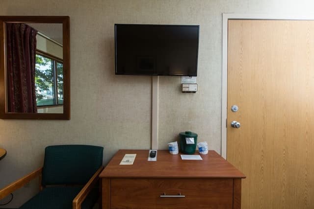 Deluxe Room, 2 Queen Beds. Pet Availability Limited. Please inform of pets at time of booking.