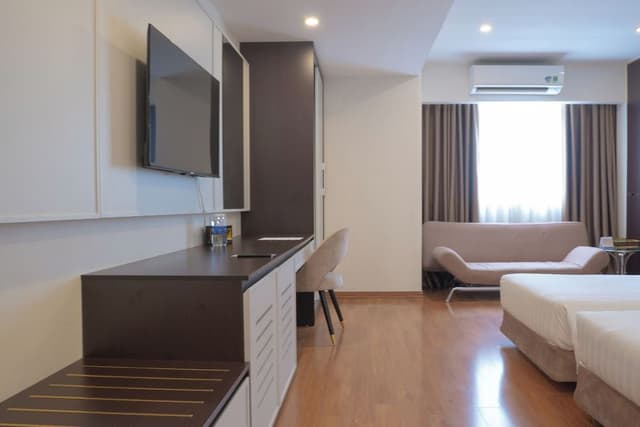 Deluxe Twin Room (with Window)