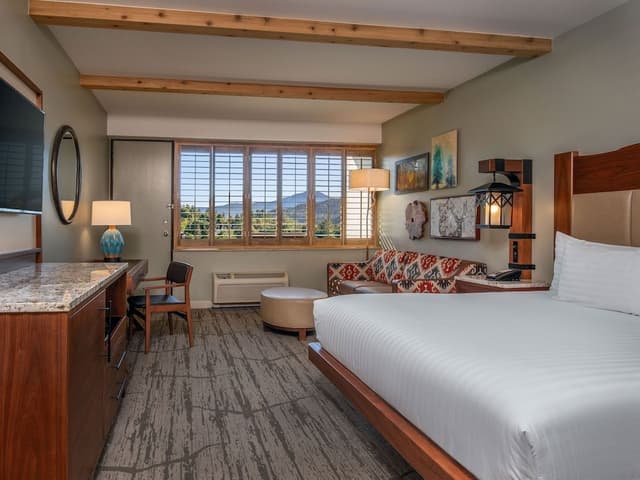 Deluxe Room, 1 King Bed with Sofa bed, Mountain View (Mountain View King)