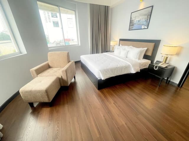 Suite, City View