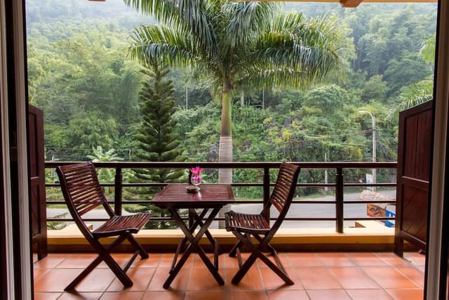 Deluxe Room, 2 Twin Beds, Pool View