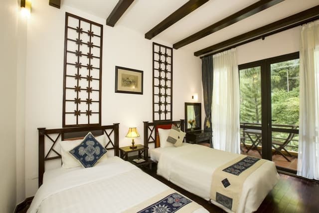 Deluxe Room, 2 Twin Beds, Pool View