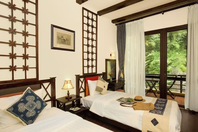 Deluxe Room, 2 Twin Beds, Pool View
