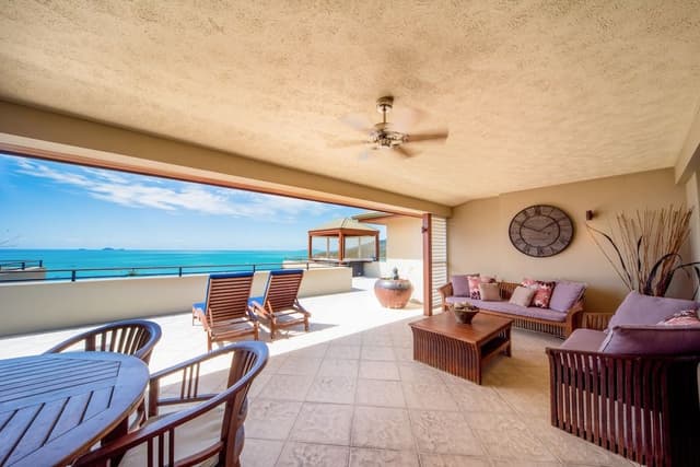 Superior Penthouse, 2 Bedrooms, Ocean View