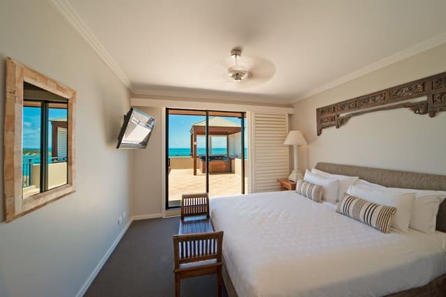 Superior Penthouse, 2 Bedrooms, Ocean View