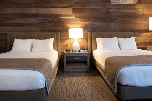 Double Queen ADA Tub Room