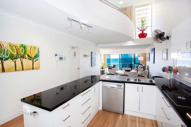 Three Bedroom Rooftop Spa Apartment