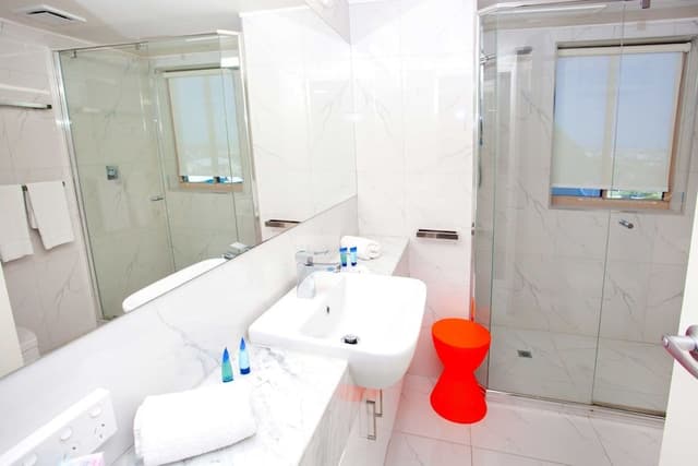 Three Bedroom Rooftop Spa Apartment