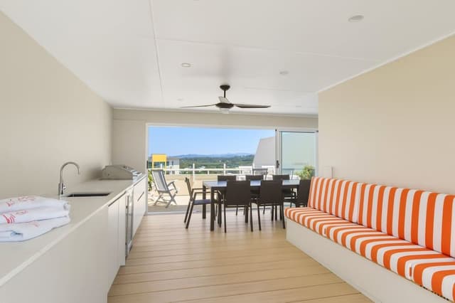 3 Bedroom Split Level Superior Ocean View