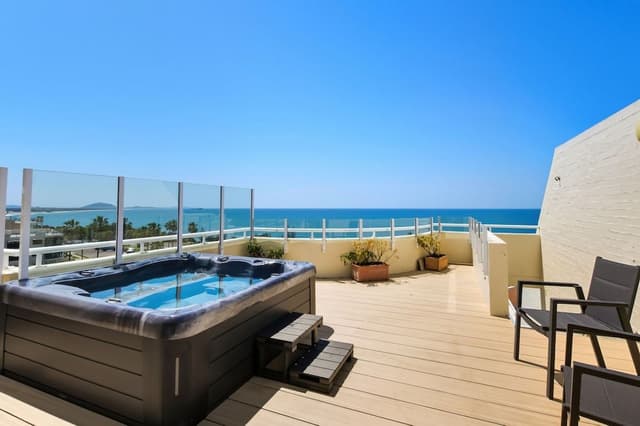 3 Bedroom Split Level Superior Ocean View
