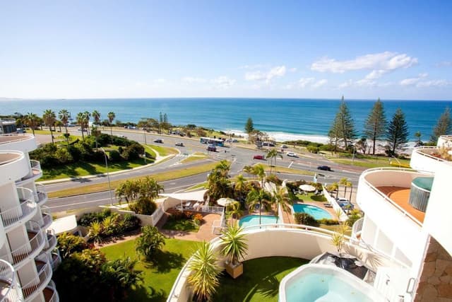 Three Bedroom Rooftop Spa Apartment