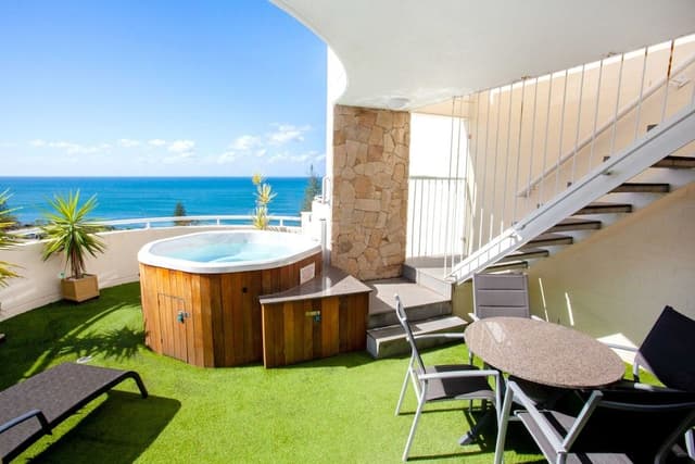 Three Bedroom Rooftop Spa Apartment