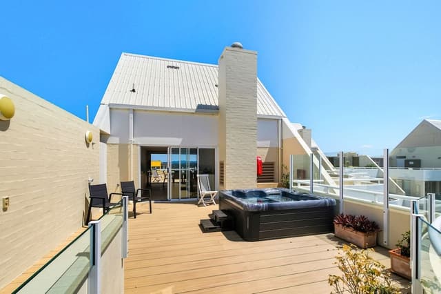 3 Bedroom Split Level Superior Ocean View