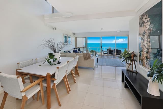 Three Bedroom Rooftop Spa Apartment