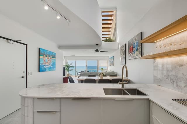 3 Bedroom Split Level Superior Ocean View