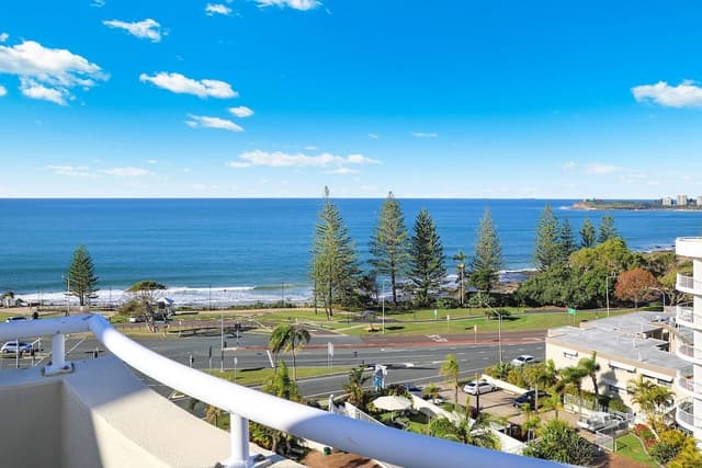 Three Bedroom Rooftop Spa Apartment