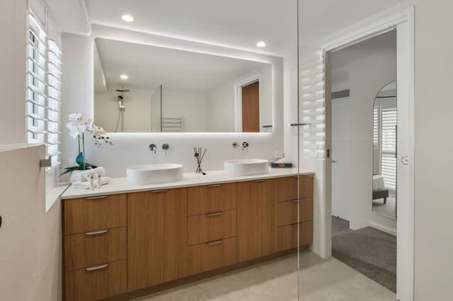 3 Bedroom Split Level Superior Ocean View