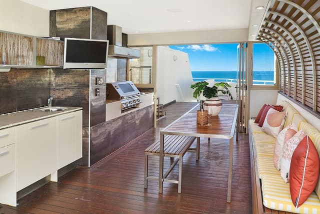 Three Bedroom Rooftop Spa Apartment