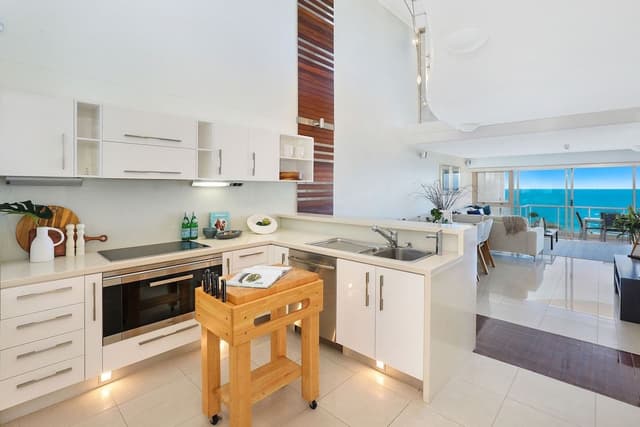 Three Bedroom Rooftop Spa Apartment