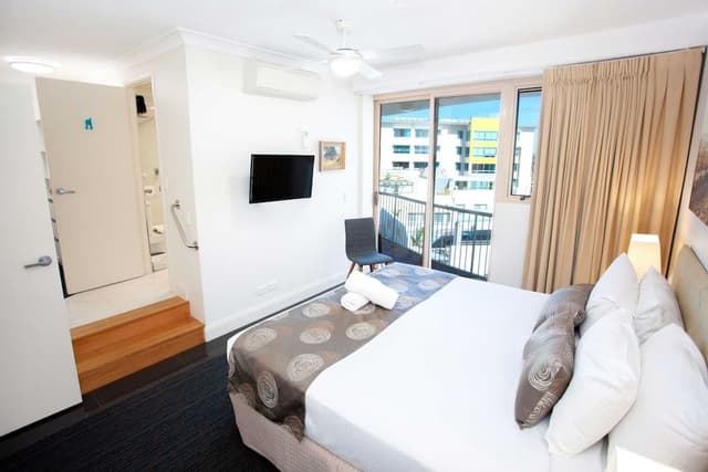 Three Bedroom Rooftop Spa Apartment