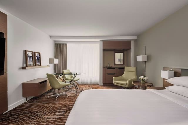 Premier Room, 1 Queen Bed, City View