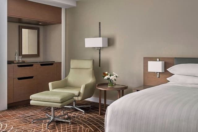 Premier Room, 1 Queen Bed, City View