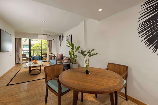 Deluxe Suite, 1 King Bed (Garden)