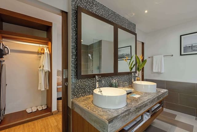 Deluxe Suite, 1 King Bed (Garden)